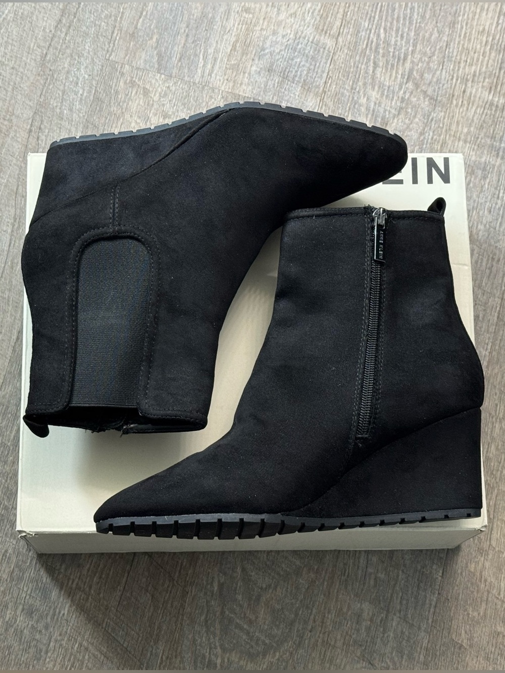 NWOT Anne Klein Valore Black Suede Pointed Wedge Ankle Boots Size 9.5